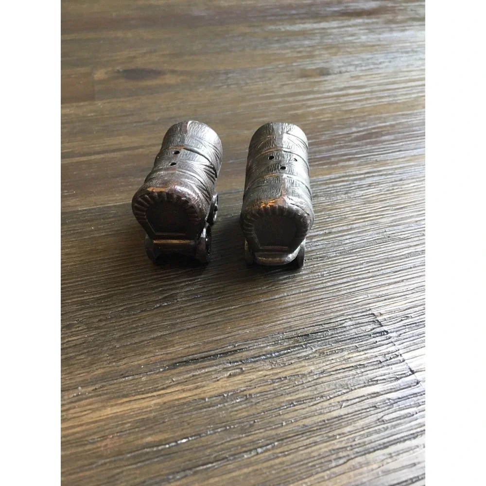 The Unbranded Brand vintage salt